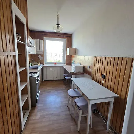 Na Ulicy Bora Komarowskiego 35 *
