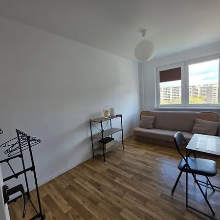 Homestay Na Ulicy Bora Komarowskiego 35 Warsaw